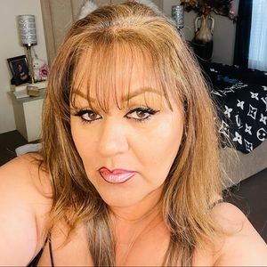 Meet your Posher, Nora